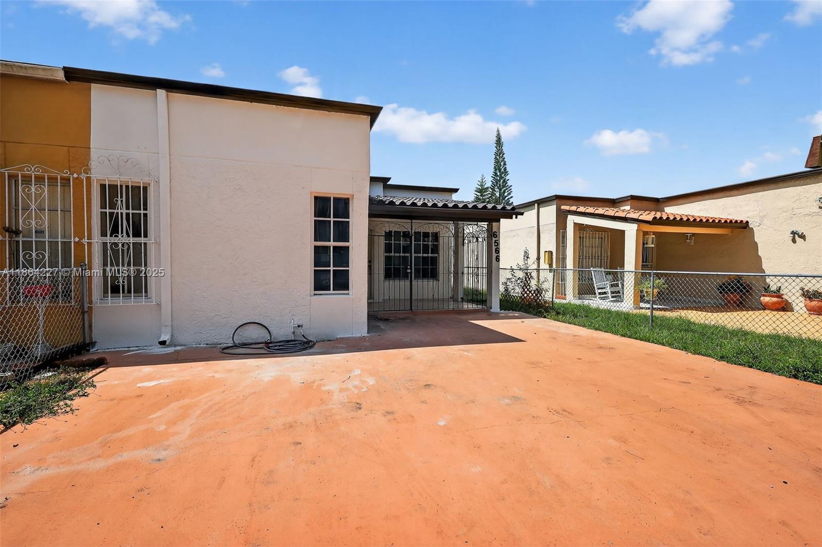 2ND COURT VILLAS CONDO - Residential