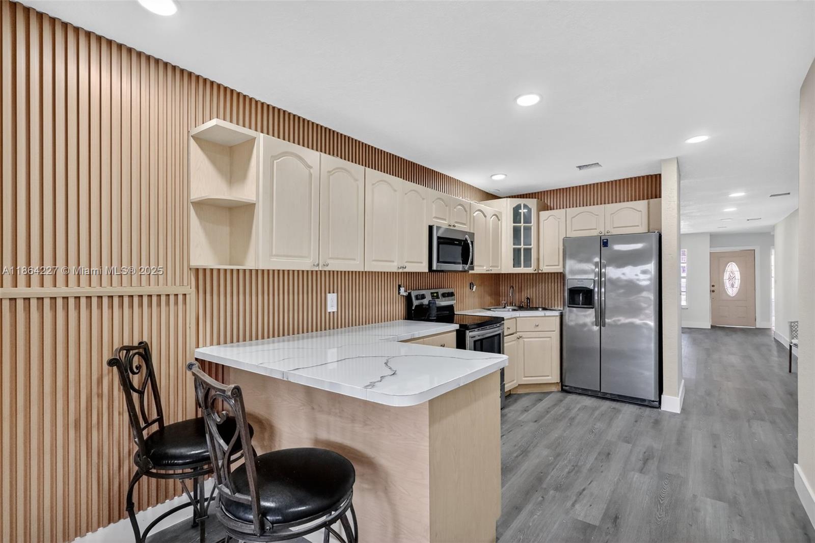 2ND COURT VILLAS CONDO - Residential