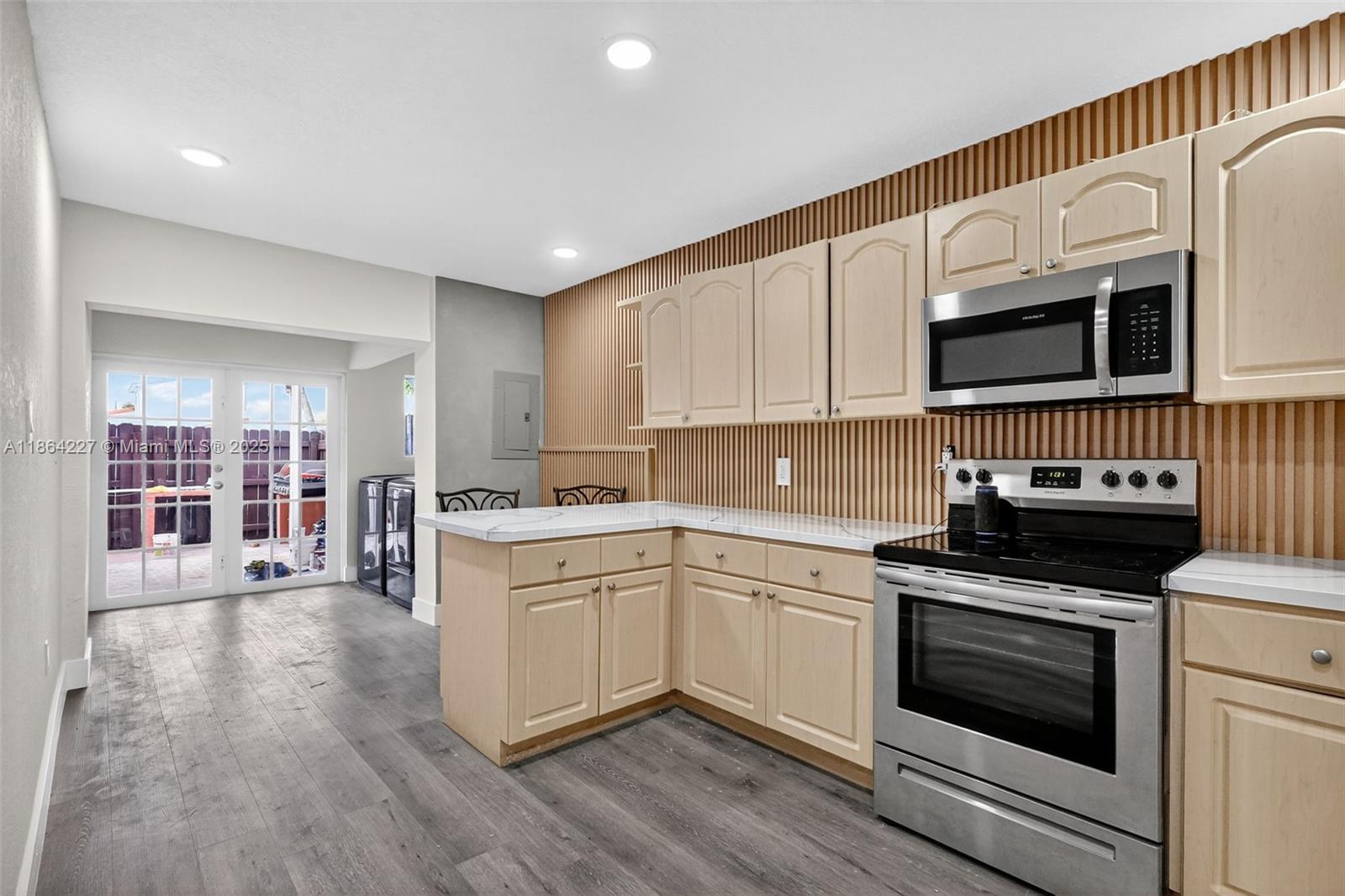 2ND COURT VILLAS CONDO - Residential