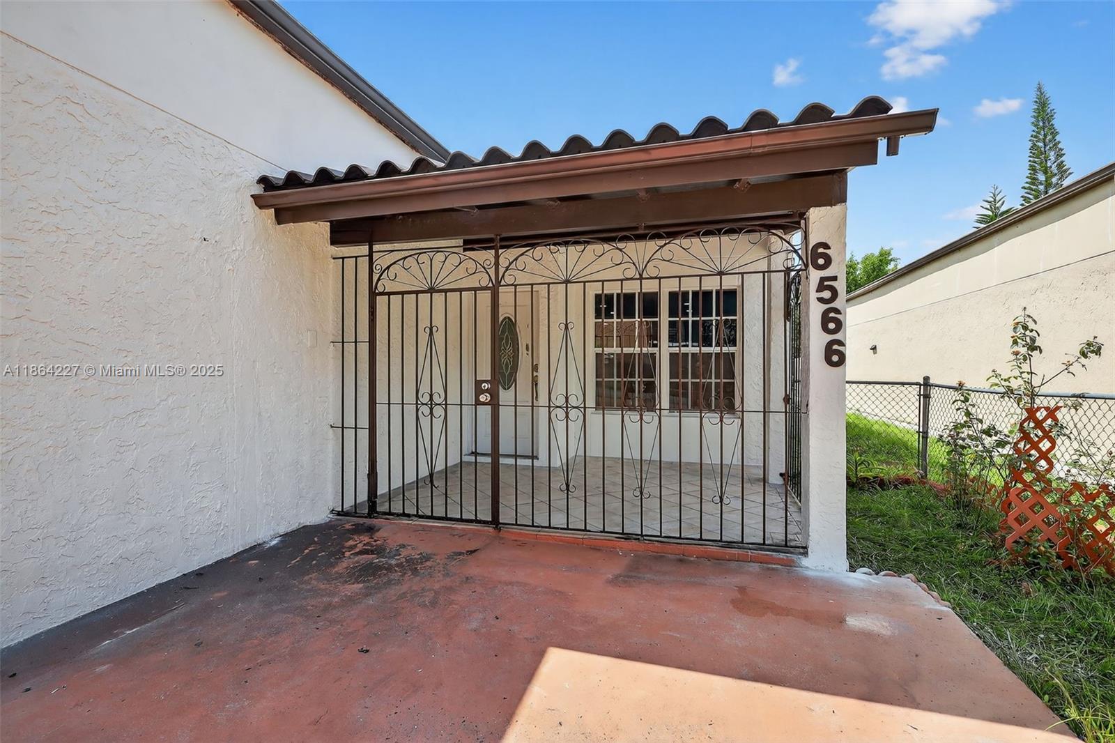 2ND COURT VILLAS CONDO - Residential