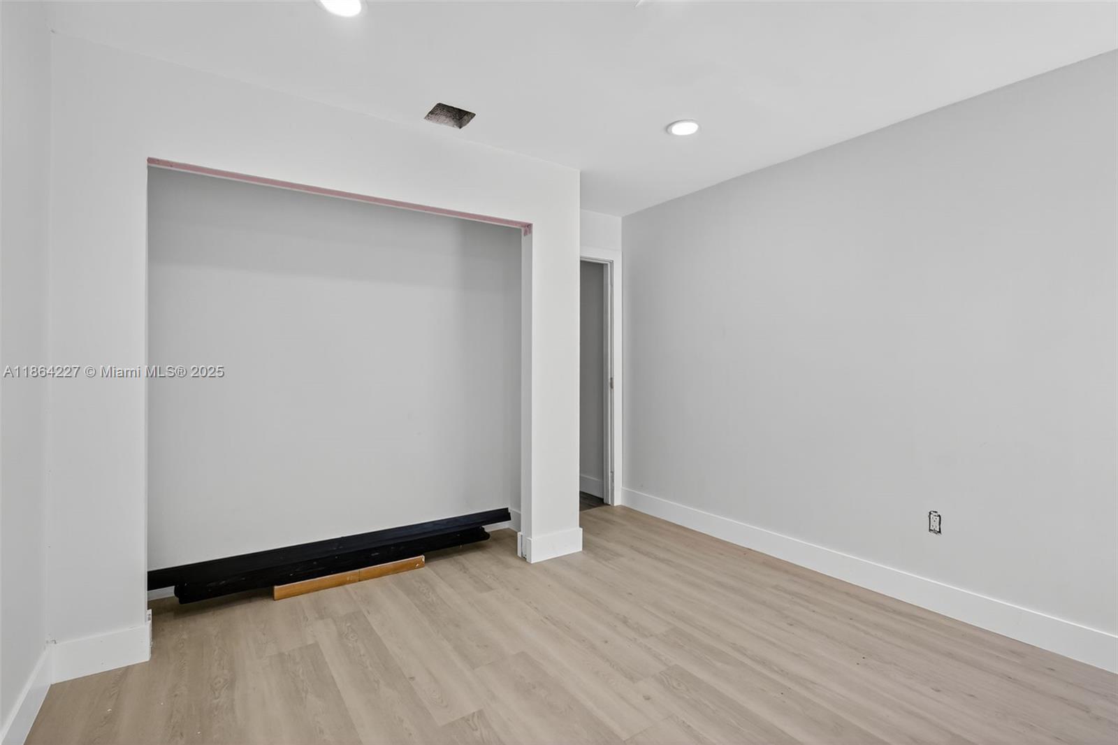 2ND COURT VILLAS CONDO - Residential