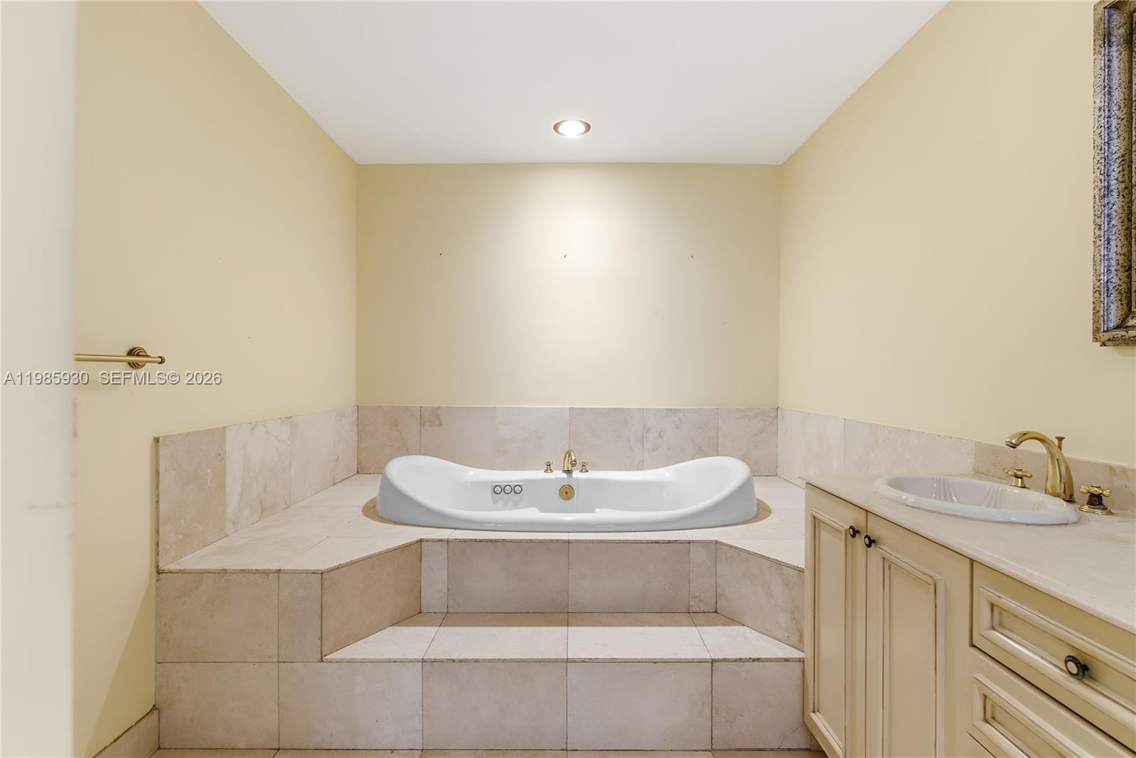 CUTLER BAY ESTATES - Residential