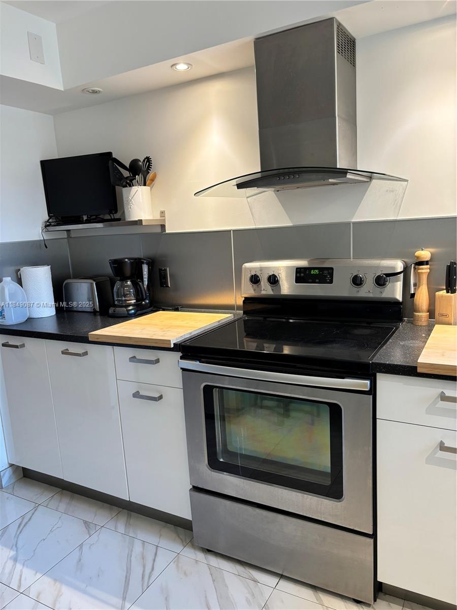 PRINCE GEORGE ARMS CONDO - Residential Lease