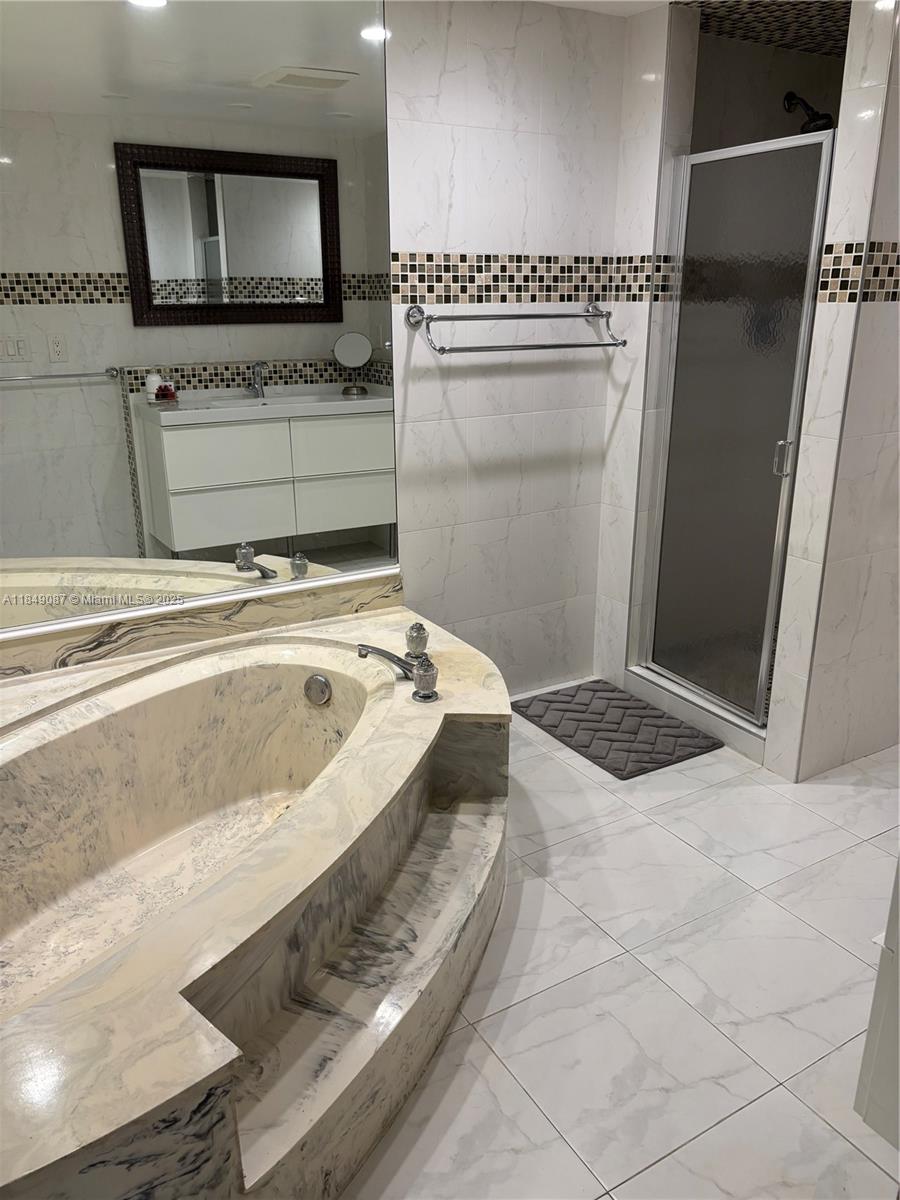 PRINCE GEORGE ARMS CONDO - Residential Lease