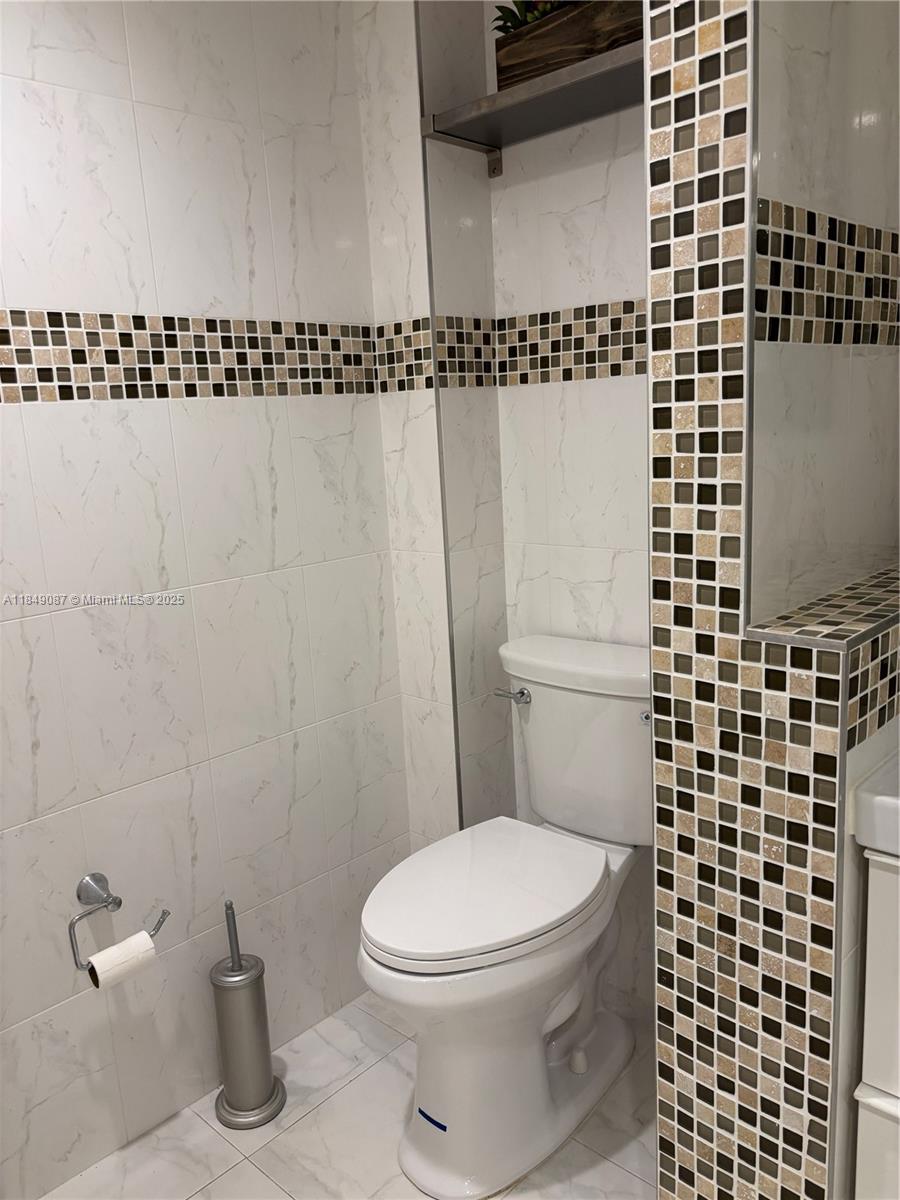 PRINCE GEORGE ARMS CONDO - Residential Lease