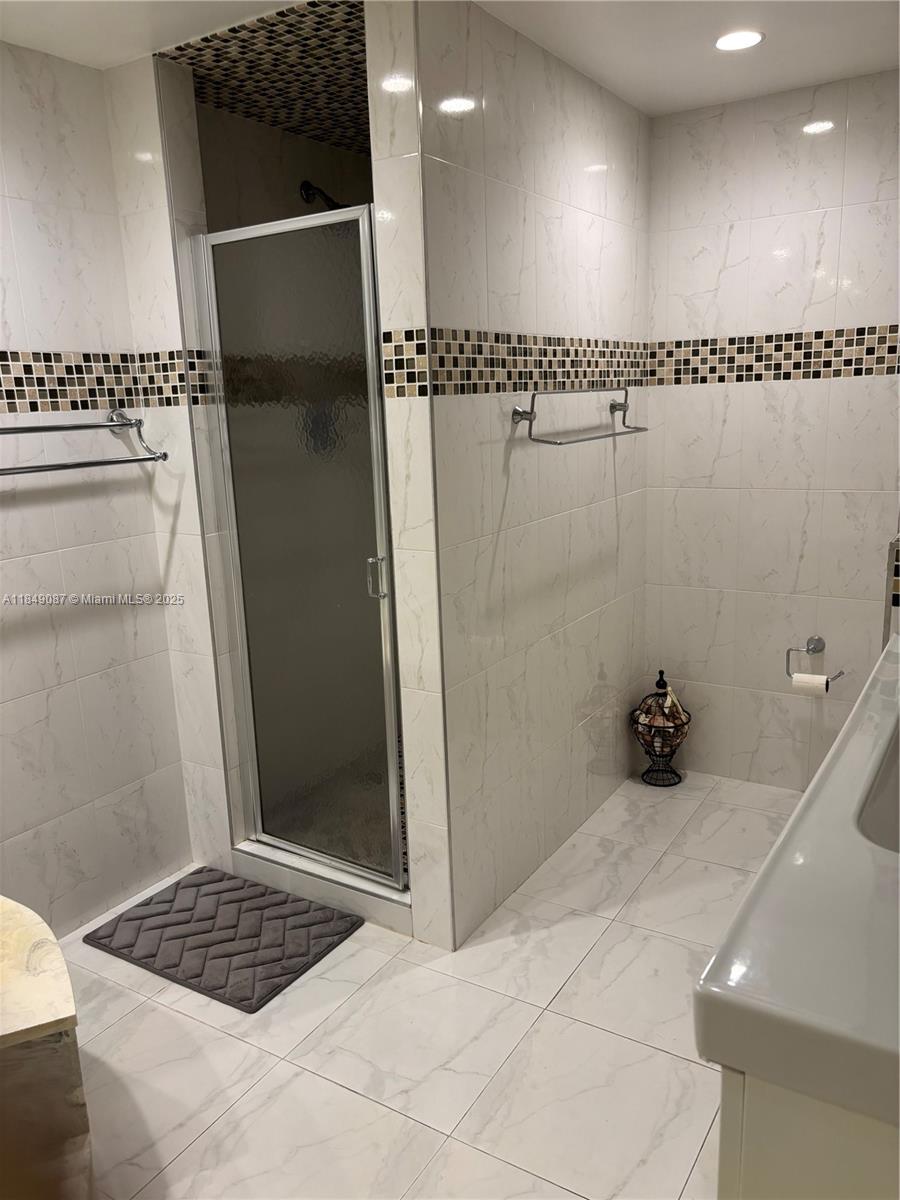 PRINCE GEORGE ARMS CONDO - Residential Lease