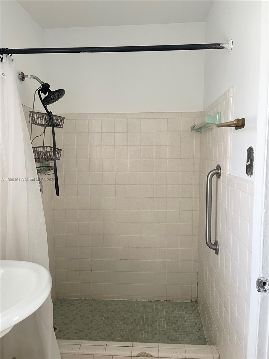 CORAL RIDGE ISLES - Residential Lease