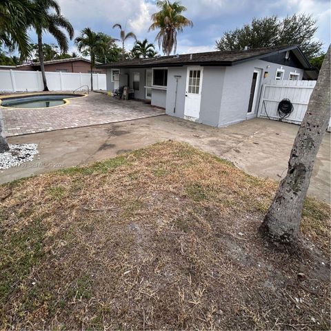 Tiny photo for 221 NE 24th St, Pompano Beach, FL 33064 (MLS # A12007730)