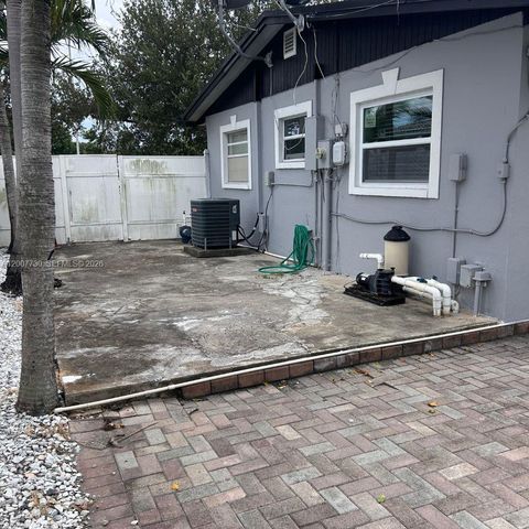 Tiny photo for 221 NE 24th St, Pompano Beach, FL 33064 (MLS # A12007730)