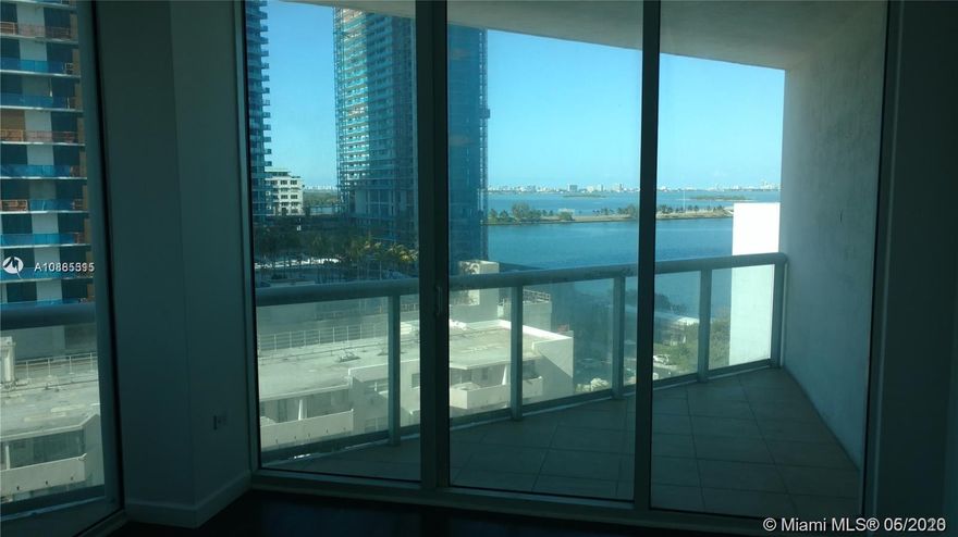 Amazing Apartment 1 bedroom, 1-1/2 bath, in the boutique building Platinum in the heart of Edgewater; nearby neighborhoods such as Wynwood, Design District, Brickell and South Beach, minutes from I-95 and from Miami International Airport. Building with lots of amenities, like pool, Jacuzzi, fitness center, Meeting and Party rooms.