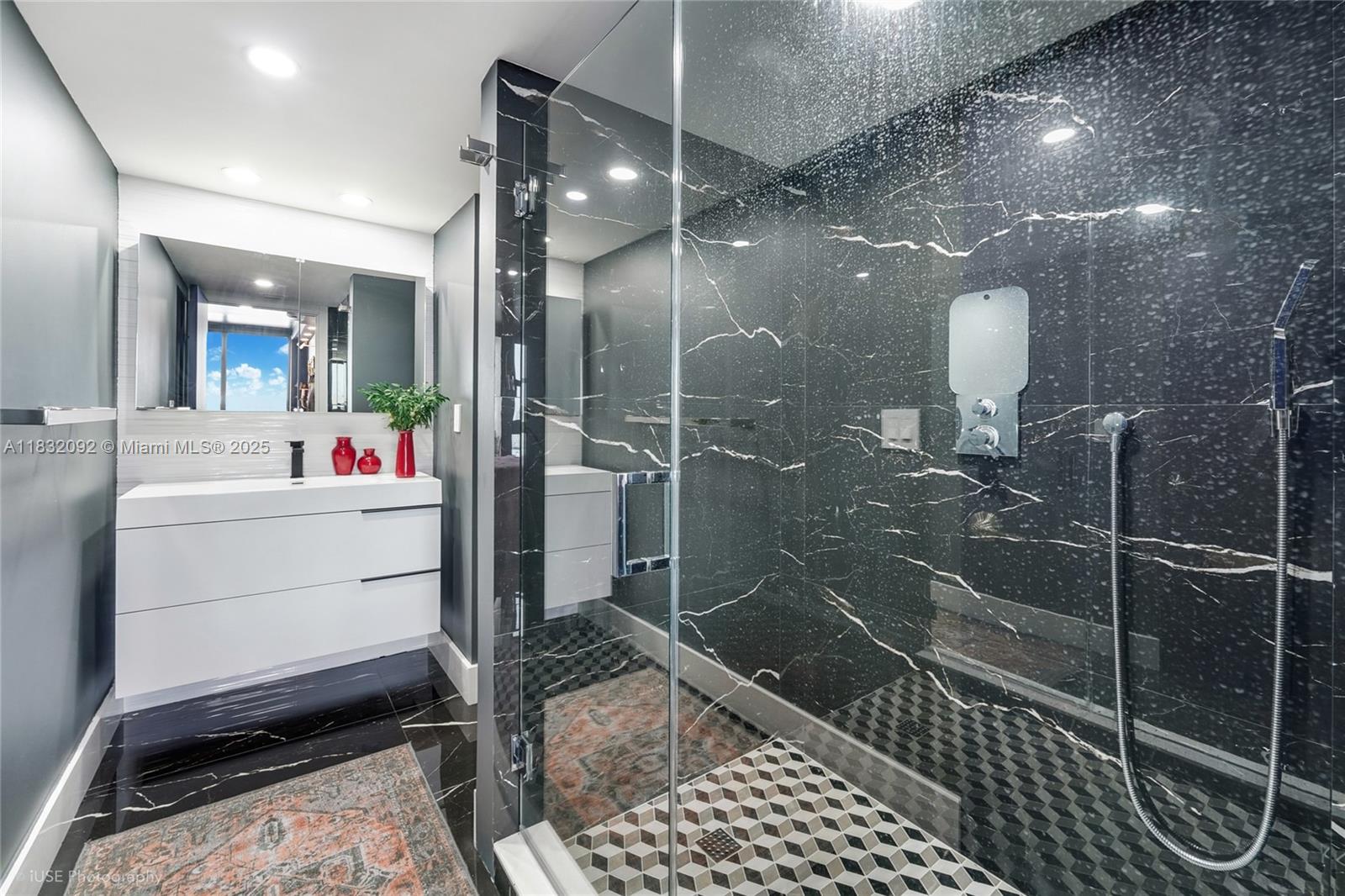 CLUB ATLANTIS CONDO - Residential