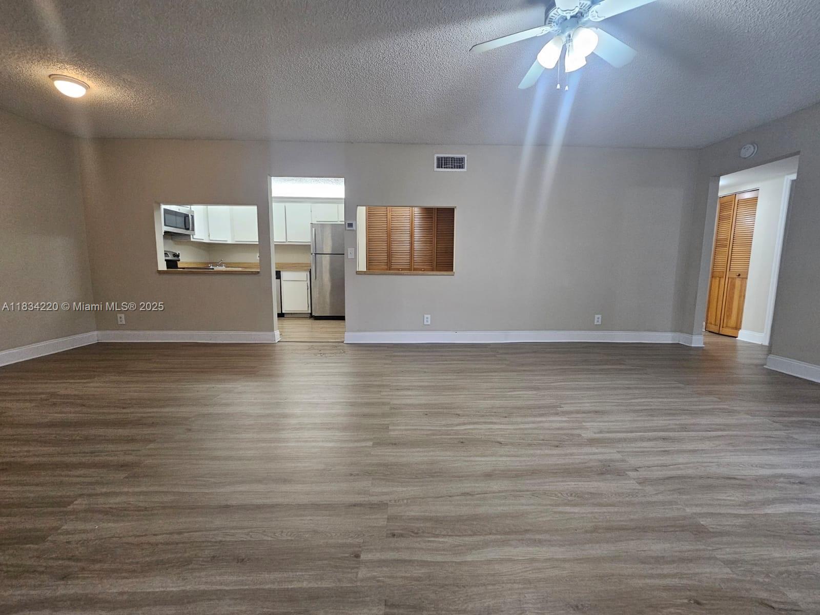 Bright & spacious 2 bed 2 bath in the heart of Palm Beach. Washer/dryer in unit. Amenities such a fitness center, pool, and hot tub. Within minutes to Palm Beach Outlets, restaurants, and downtown.