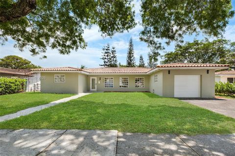 Photo of 6750 White Oak Dr, Miami Lakes, FL 33014 (MLS # A12012650)