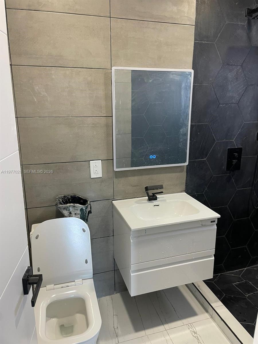 OSCEOLA GROVES - Residential Lease