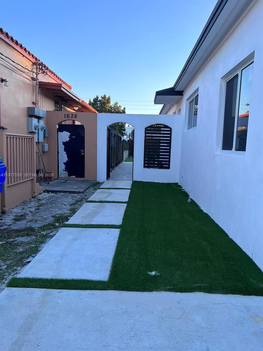 OSCEOLA GROVES - Residential Lease