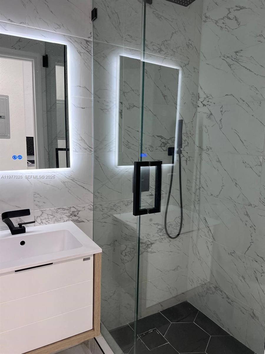 OSCEOLA GROVES - Residential Lease