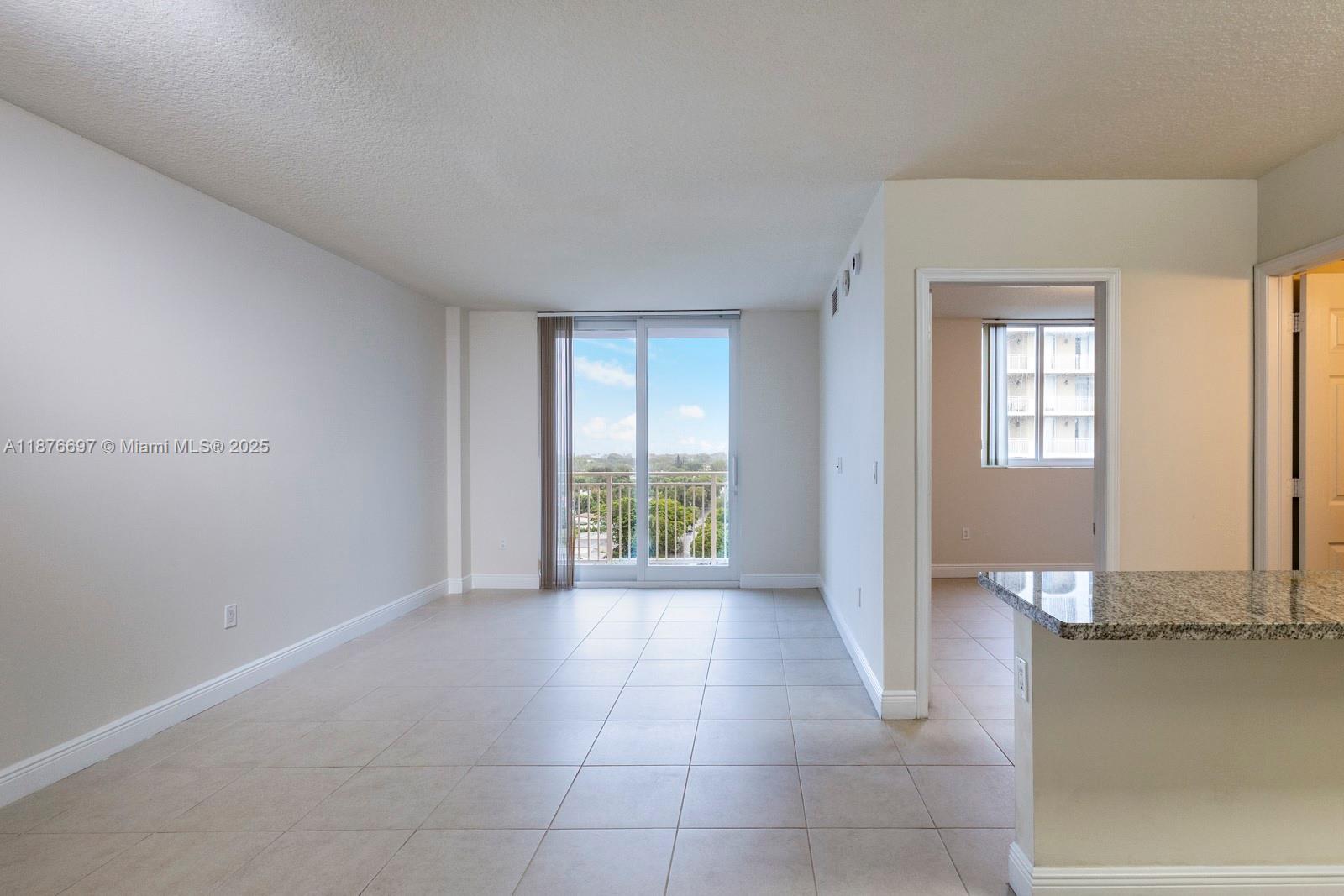 This spacious 1 bedroom/1 bathroom apartment offers everything you need in a great location — including an in-unit washer and dryer, assigned gated garage parking, and access to a gym, pool, and recreation room.
Ideal for low-maintenance living with top-tier convenience.