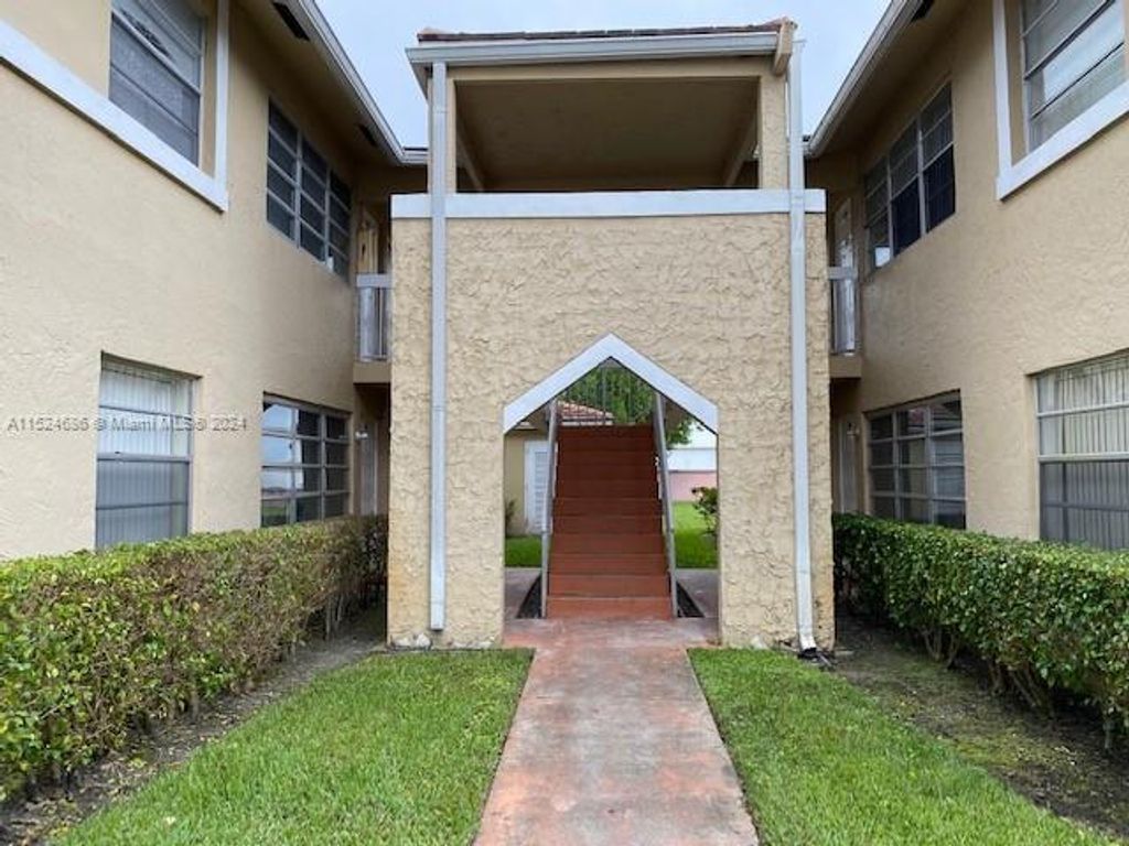 Photo of 835 Twin Lakes Dr #30-C, Coral Springs, FL 33071 (MLS # A11524686)