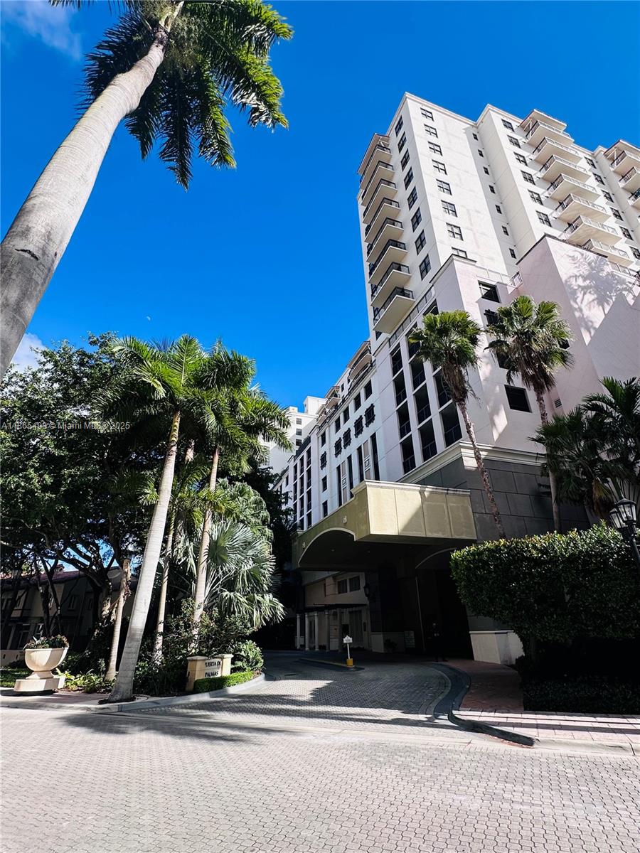 PUERTA DE PALMAS CONDO - Residential