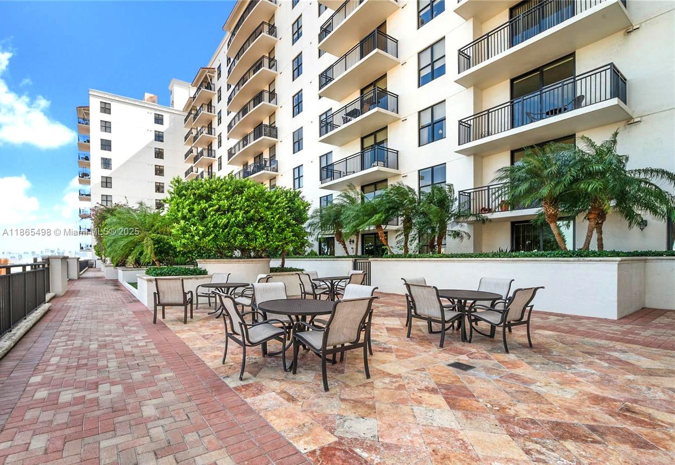 PUERTA DE PALMAS CONDO - Residential