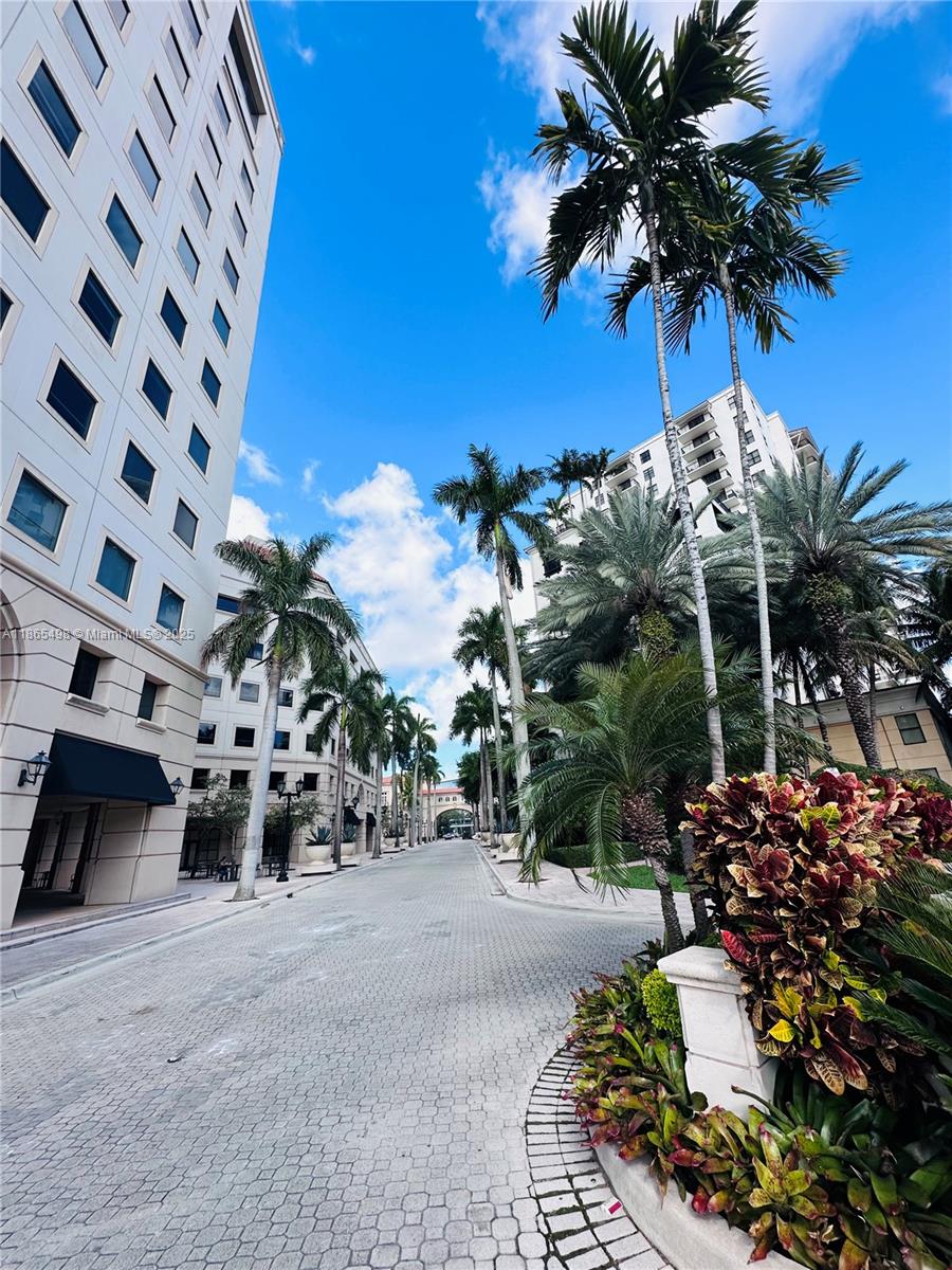 PUERTA DE PALMAS CONDO - Residential
