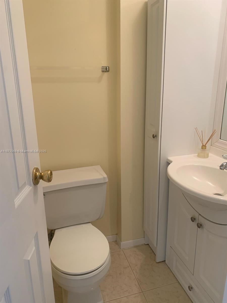 WINSTON TOWERS 100 CONDO - Residential