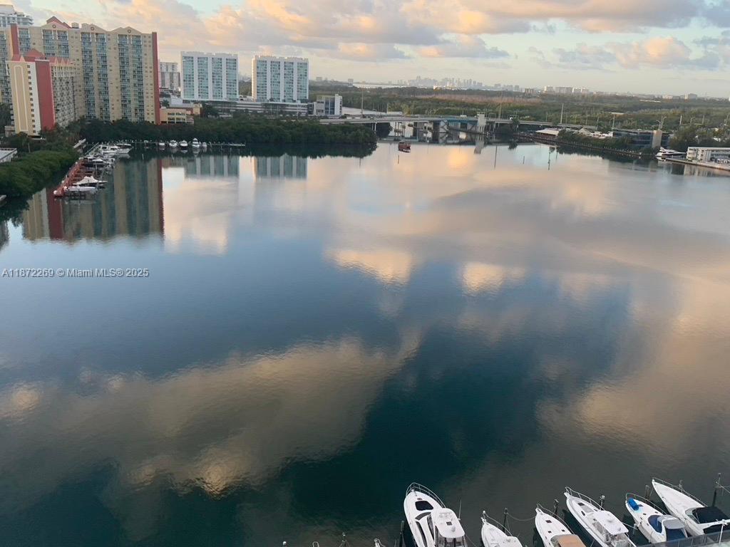 WINSTON TOWERS 100 CONDO - Residential