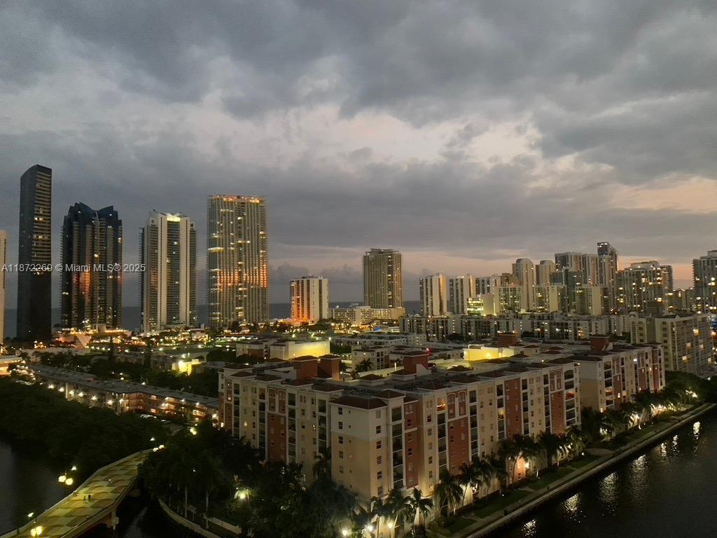 WINSTON TOWERS 100 CONDO - Residential