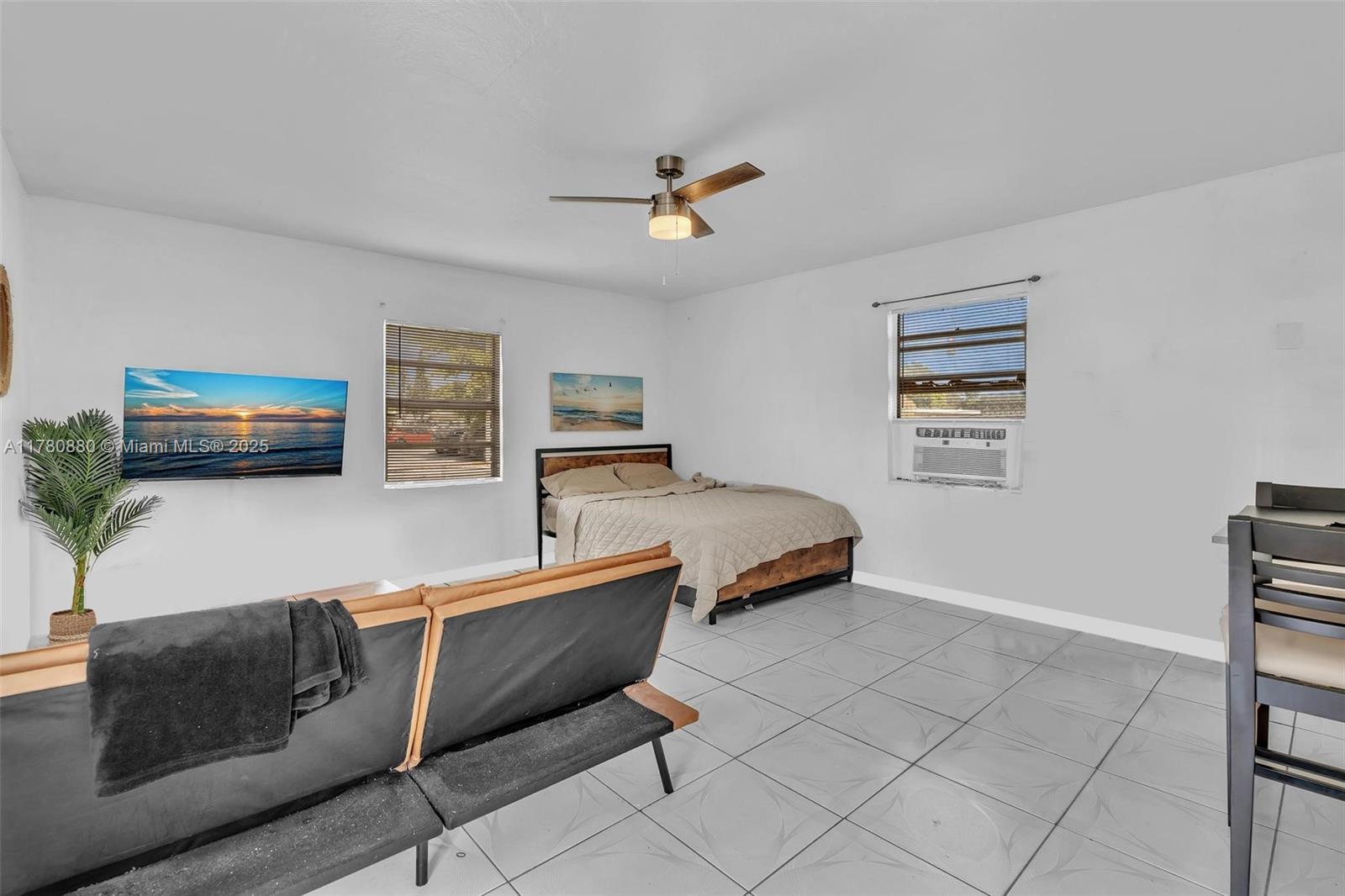 HOLLYWOOD LITTLE RANCHES - Residential Income