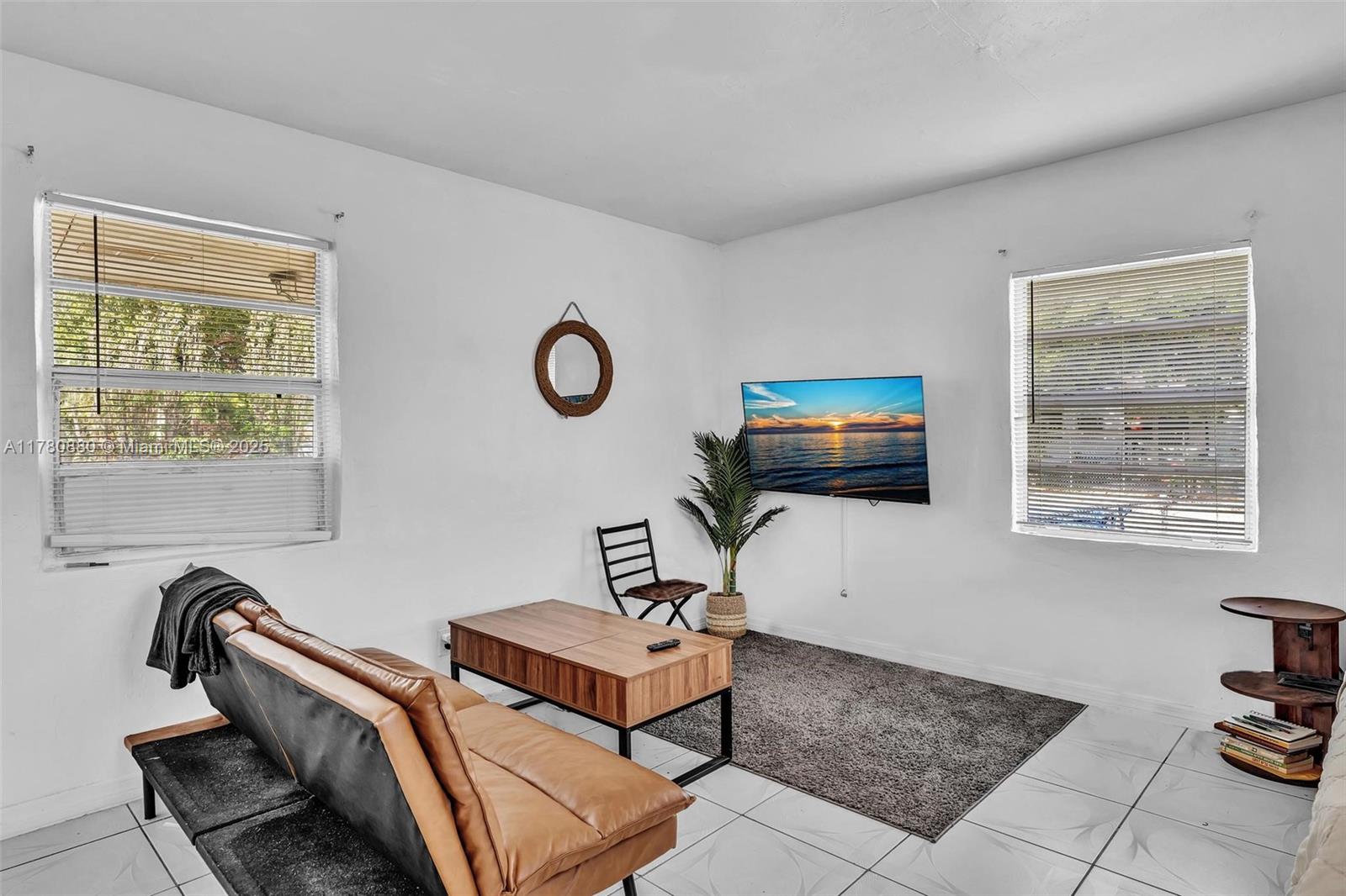 HOLLYWOOD LITTLE RANCHES - Residential Income