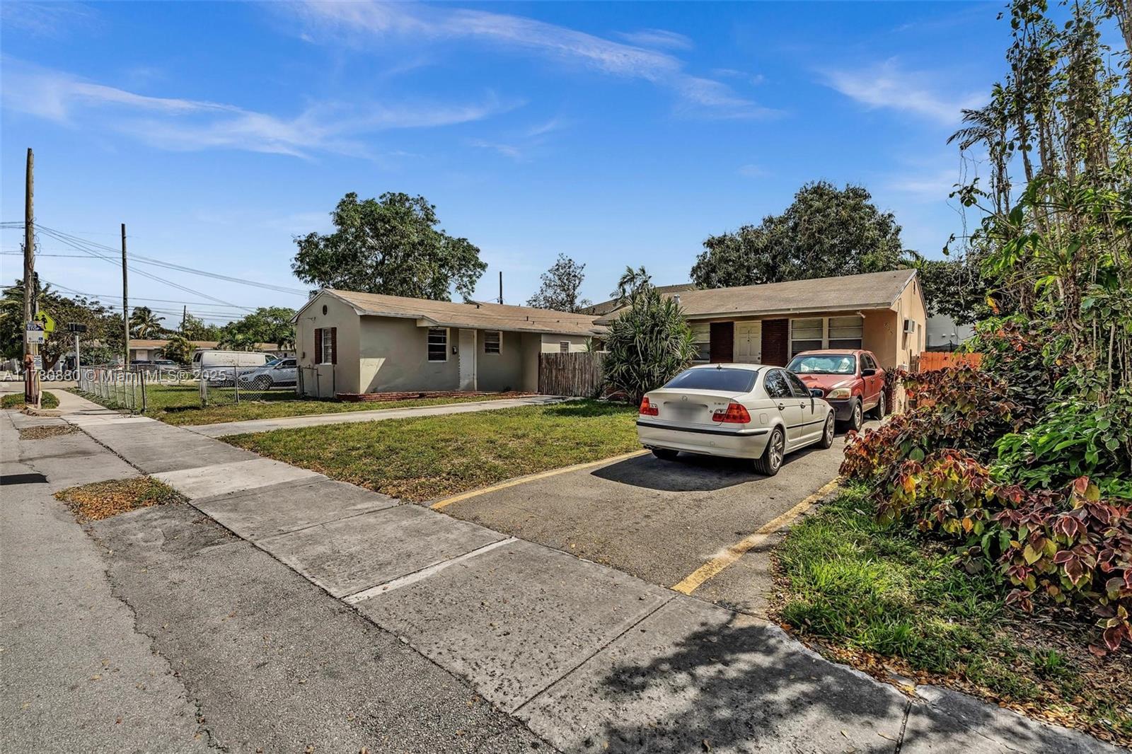 HOLLYWOOD LITTLE RANCHES - Residential Income
