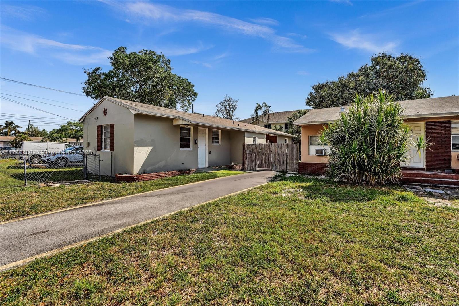 HOLLYWOOD LITTLE RANCHES - Residential Income