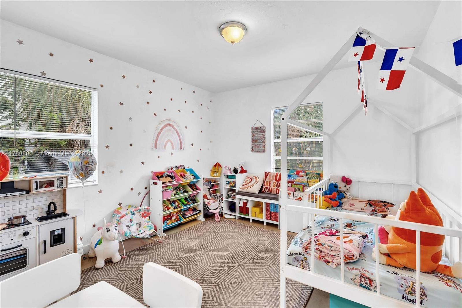 HOLLYWOOD LITTLE RANCHES - Residential Income