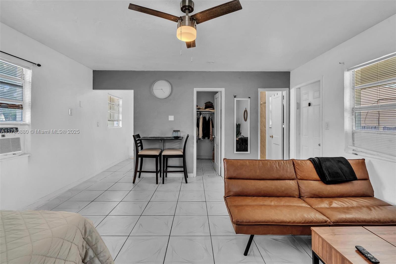 HOLLYWOOD LITTLE RANCHES - Residential Income