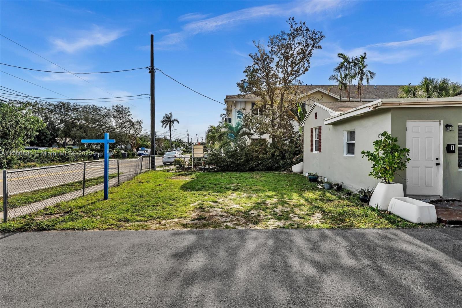 HOLLYWOOD LITTLE RANCHES - Residential Income