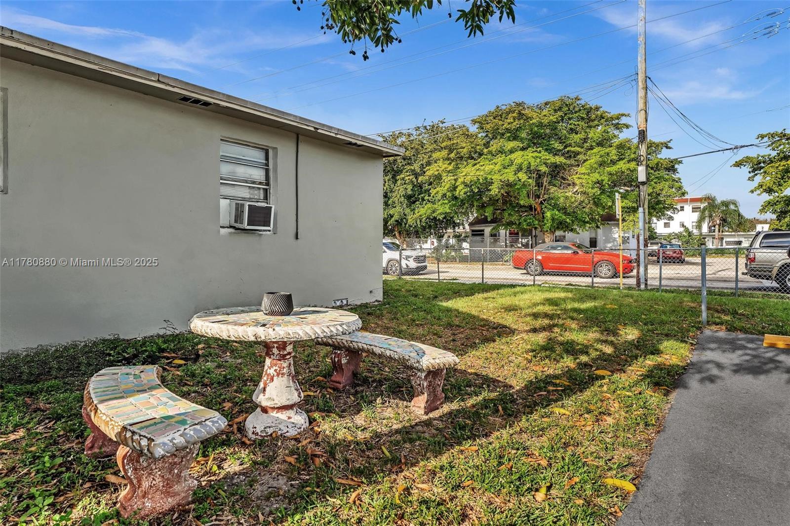 HOLLYWOOD LITTLE RANCHES - Residential Income