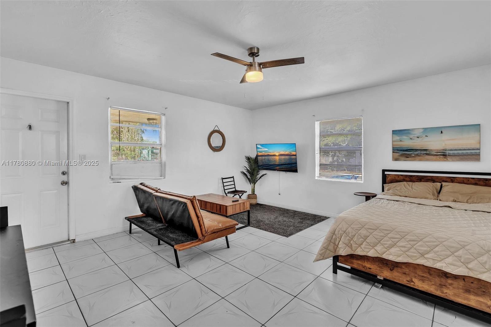 HOLLYWOOD LITTLE RANCHES - Residential Income
