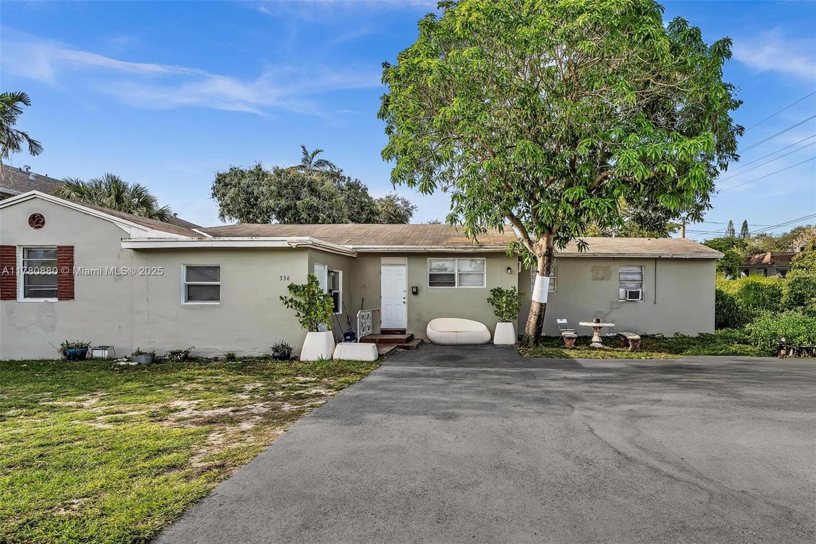 HOLLYWOOD LITTLE RANCHES - Residential Income