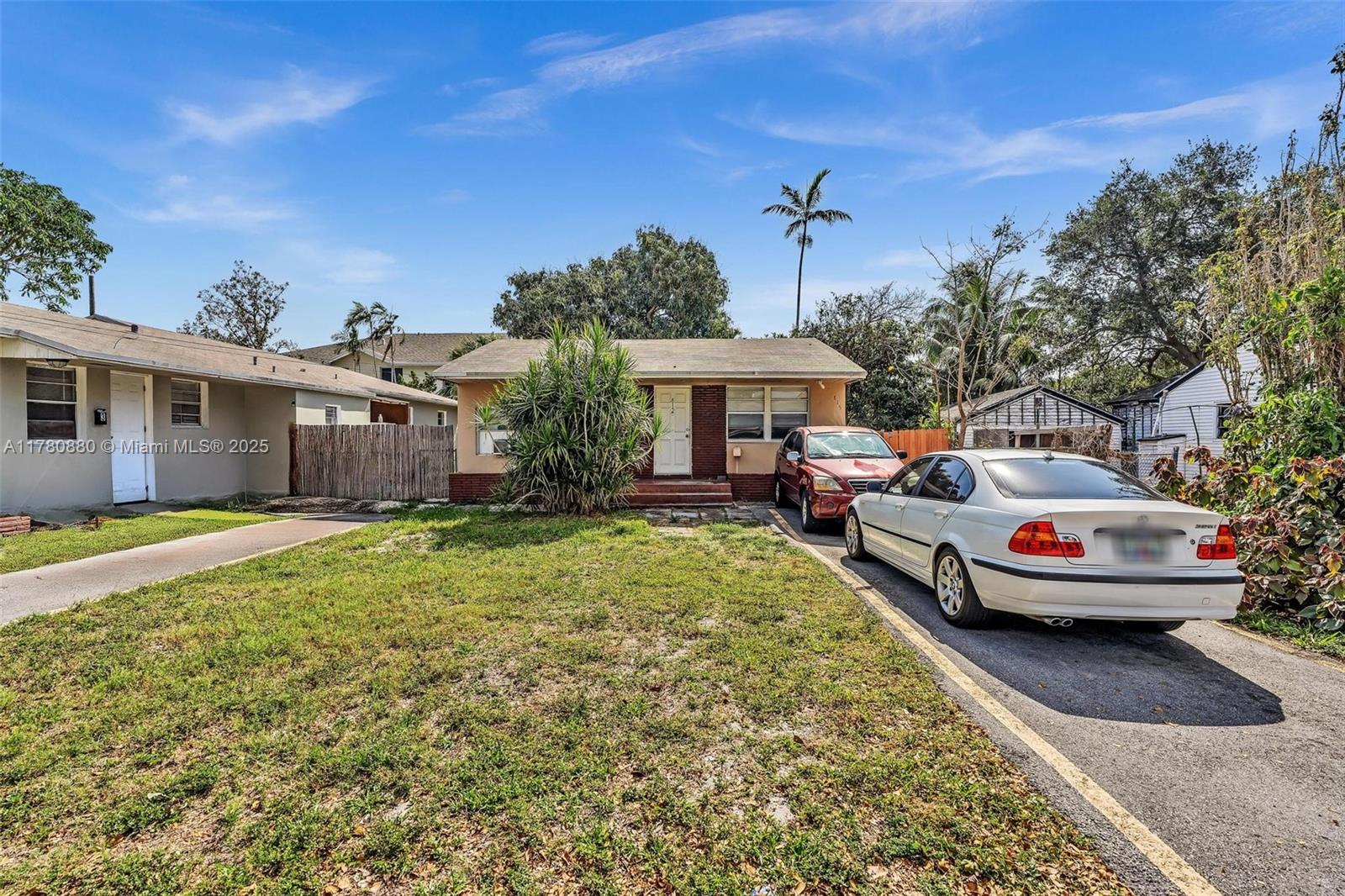 HOLLYWOOD LITTLE RANCHES - Residential Income