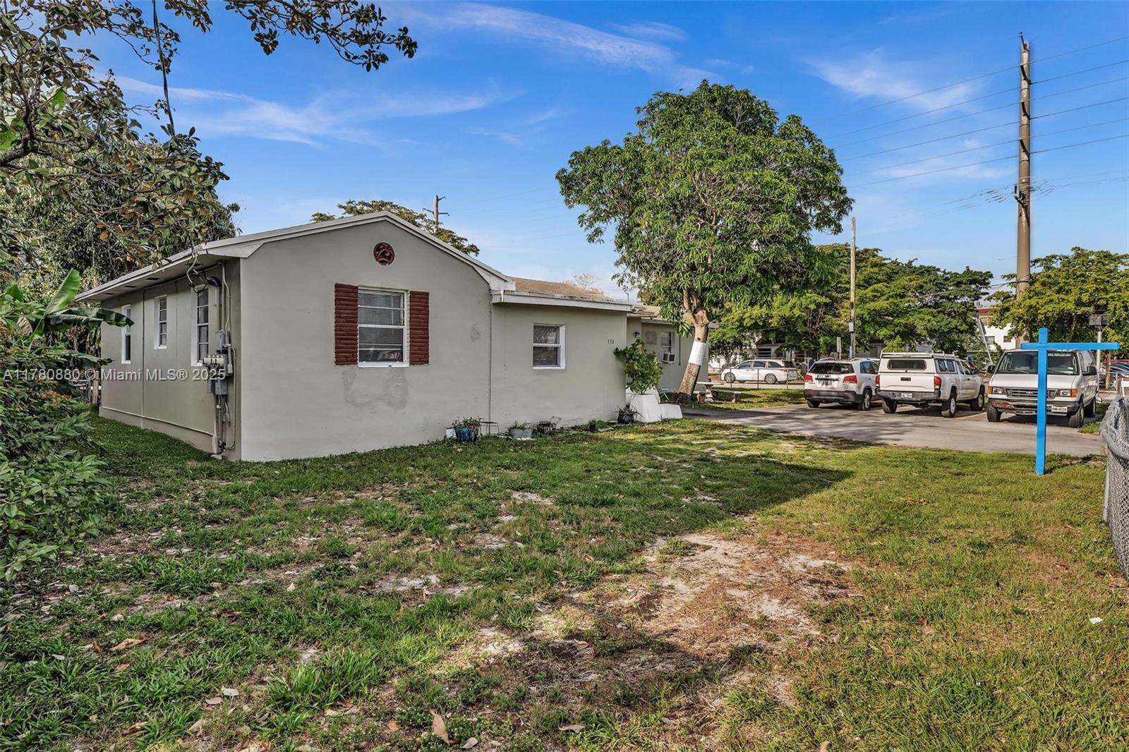 HOLLYWOOD LITTLE RANCHES - Residential Income