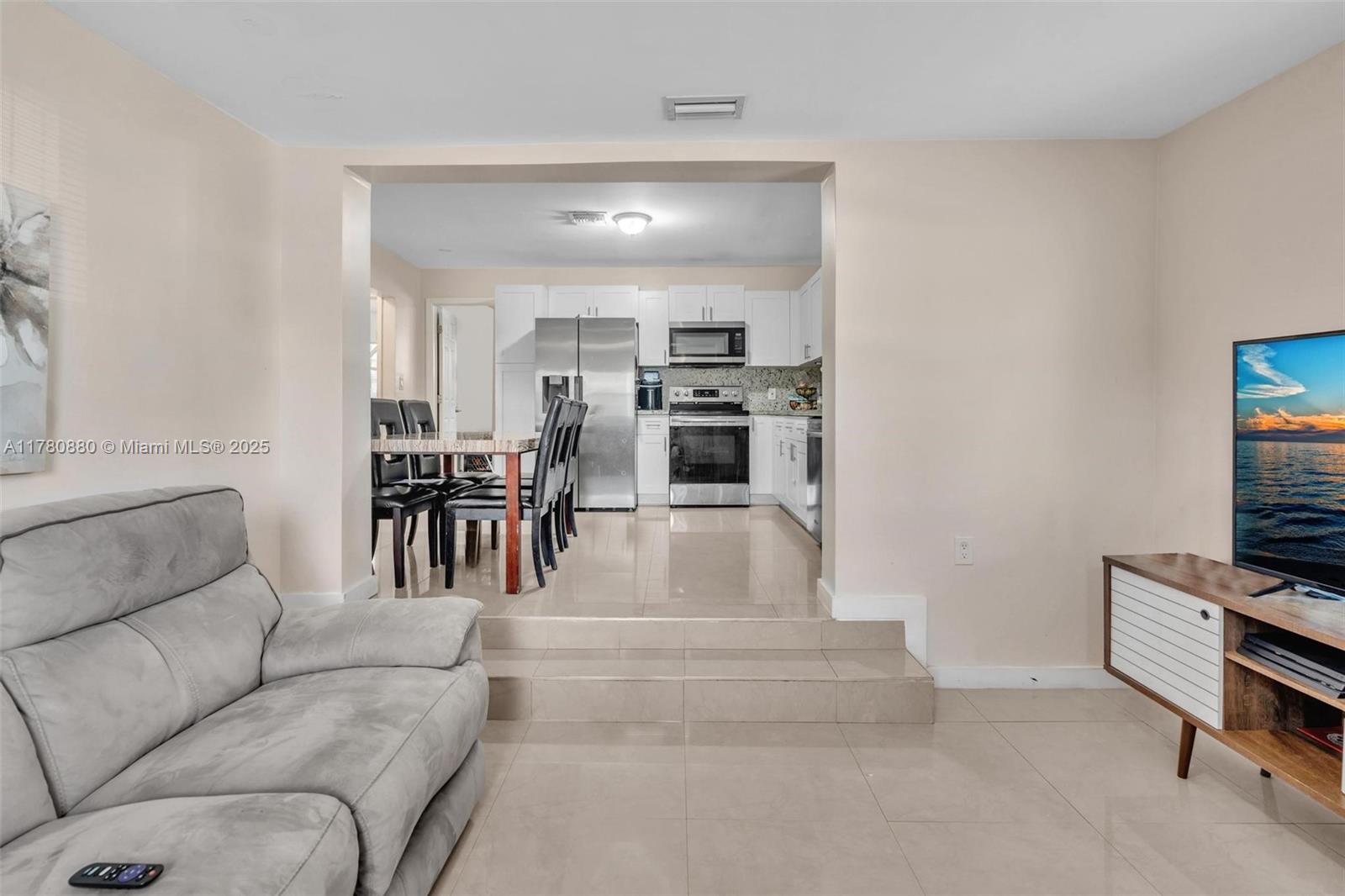HOLLYWOOD LITTLE RANCHES - Residential Income