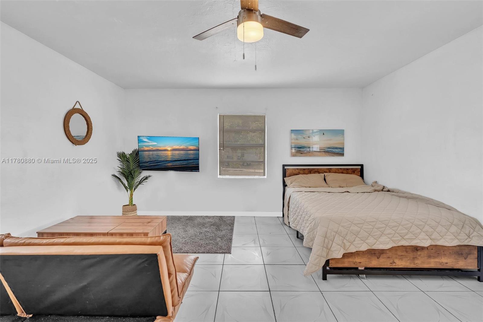 HOLLYWOOD LITTLE RANCHES - Residential Income