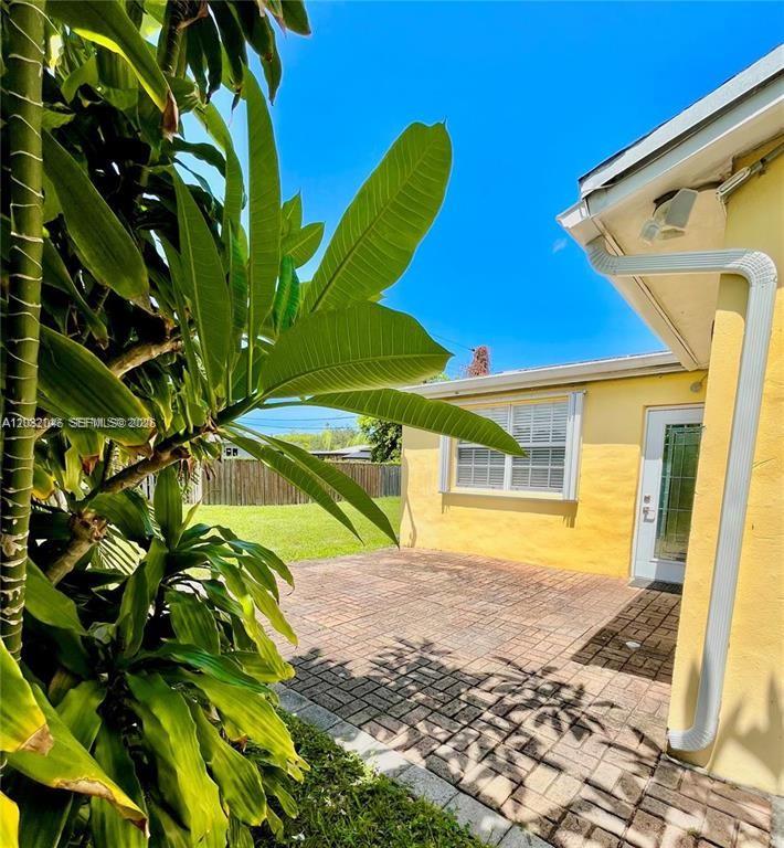 Photo of 6815 NW 14th St #6815, Plantation, FL 33313 (MLS # A12032046)