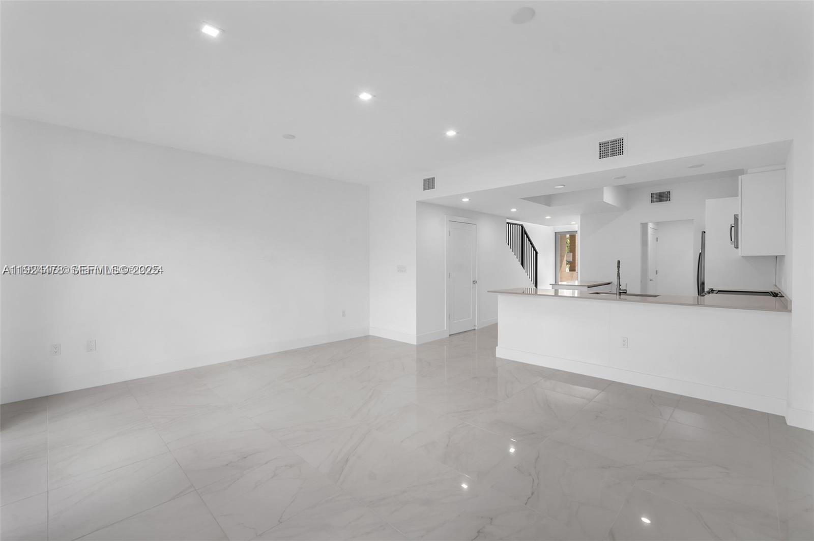 OAKS PLACE - Residential Lease