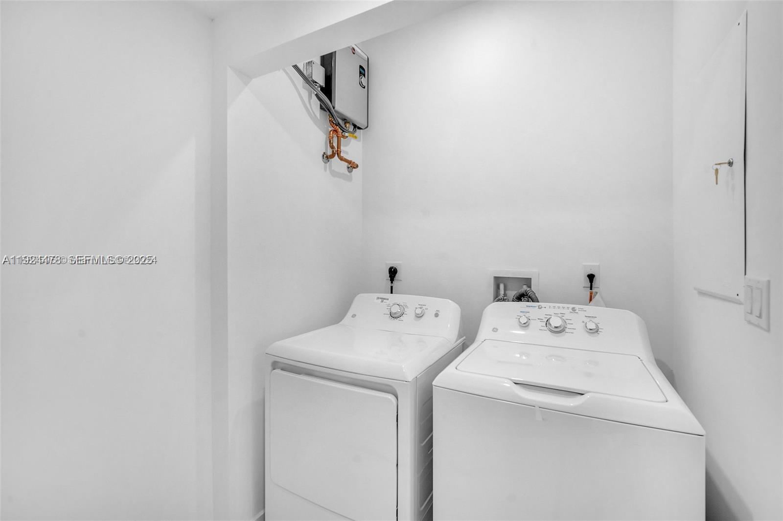 OAKS PLACE - Residential Lease