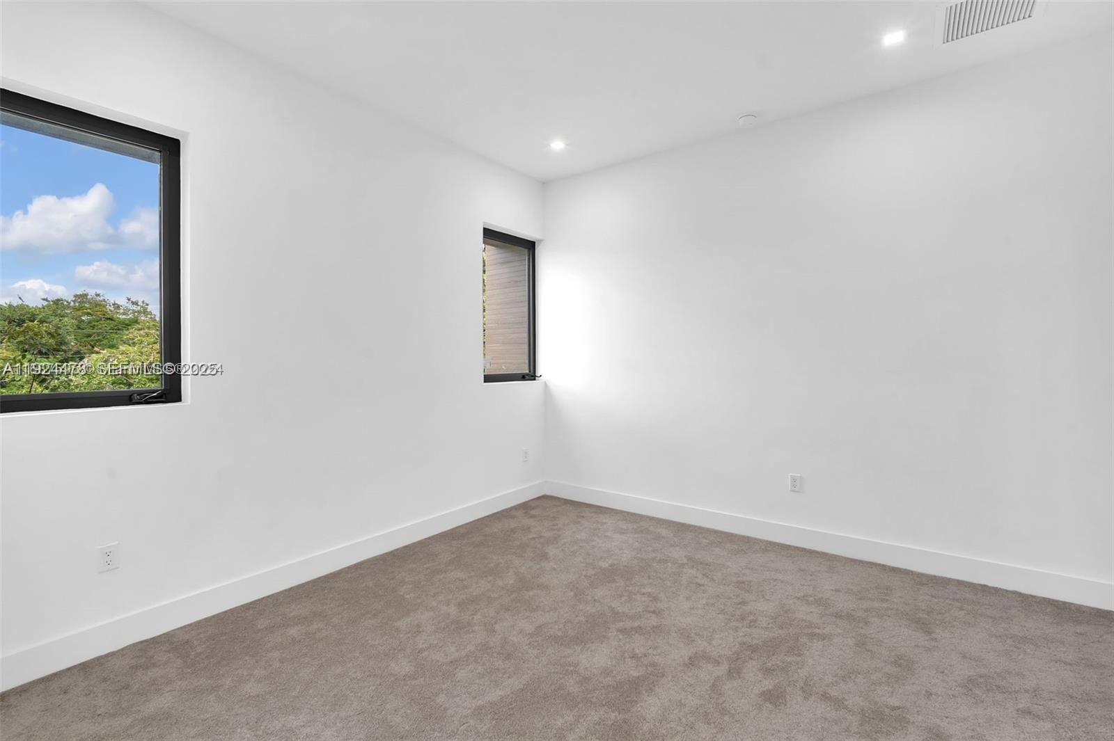 OAKS PLACE - Residential Lease