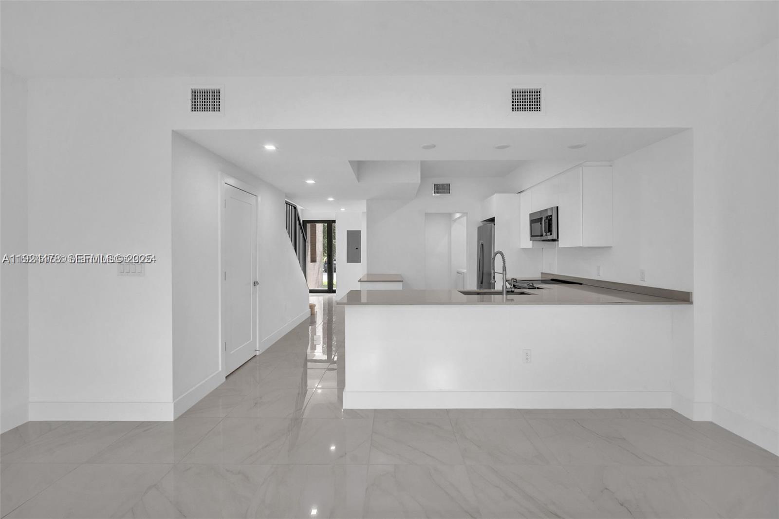 OAKS PLACE - Residential Lease