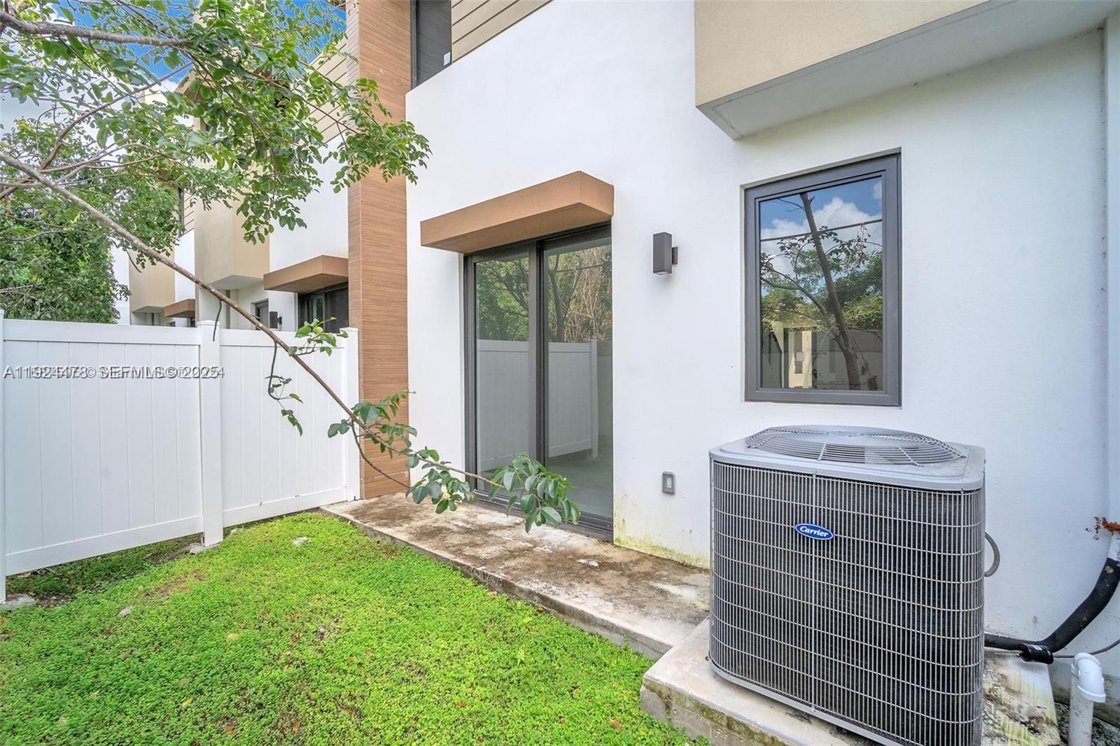 OAKS PLACE - Residential Lease