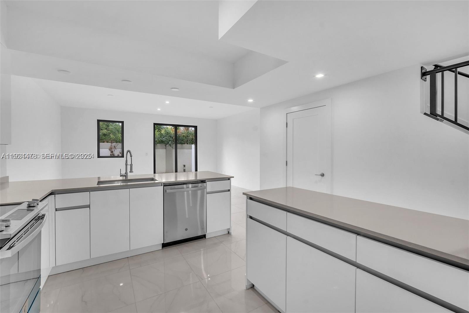 OAKS PLACE - Residential Lease