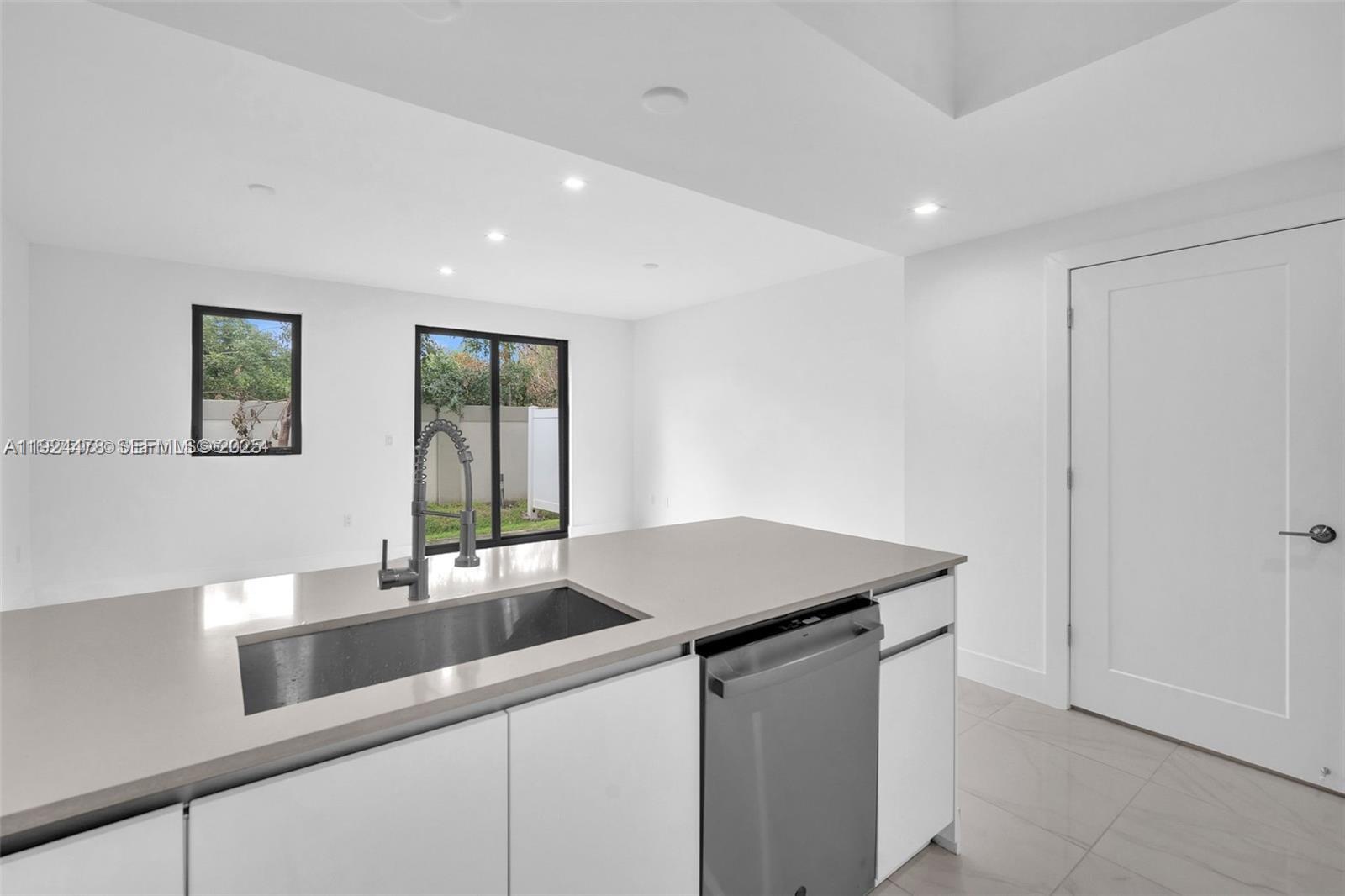 OAKS PLACE - Residential Lease